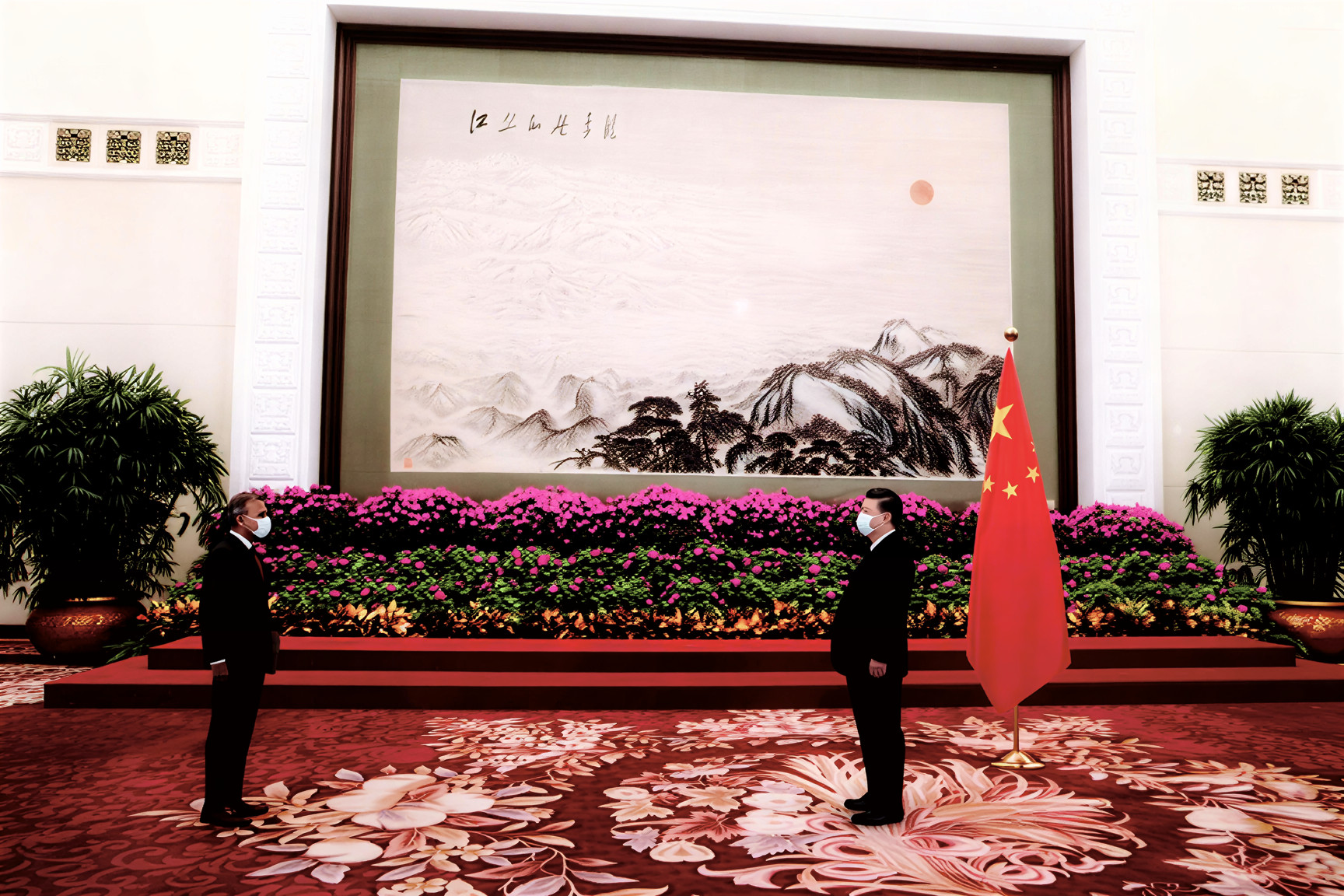 The Resident Coordinator in China presents his credentials.