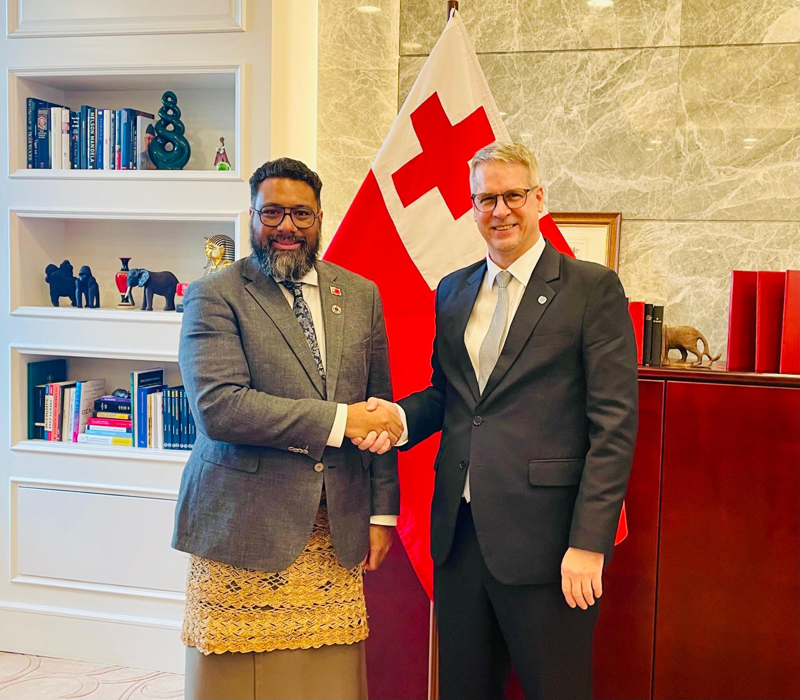 The UN Resident Coordinator in the Pacific with the Prime Minister of Tonga.
