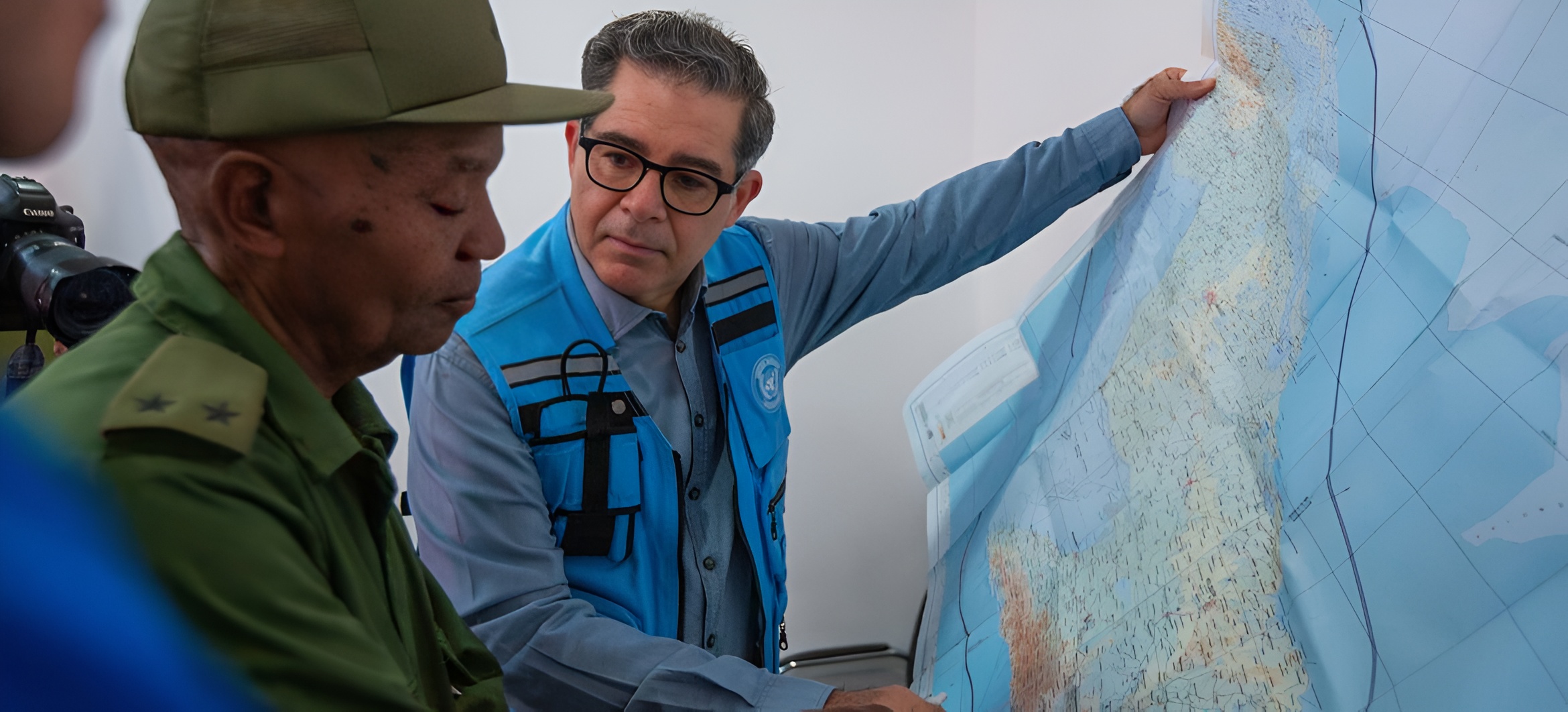The Resident Coordinator in Cuba speaks with civil defence authorities following a disaster.