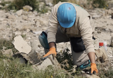 A man participated in mine clearance in Syria.