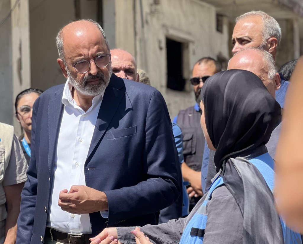 The UN Resident and Humanitarian Coordinator in Lebanon meets local community members.