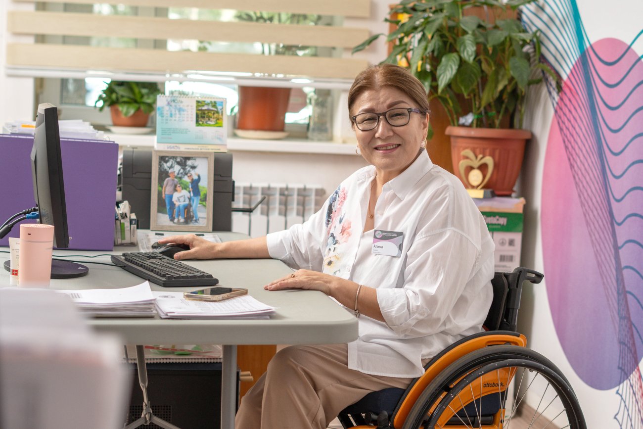 A woman in Kazakhstan uses her computer.